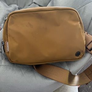Lululemon everywhere belt bag large